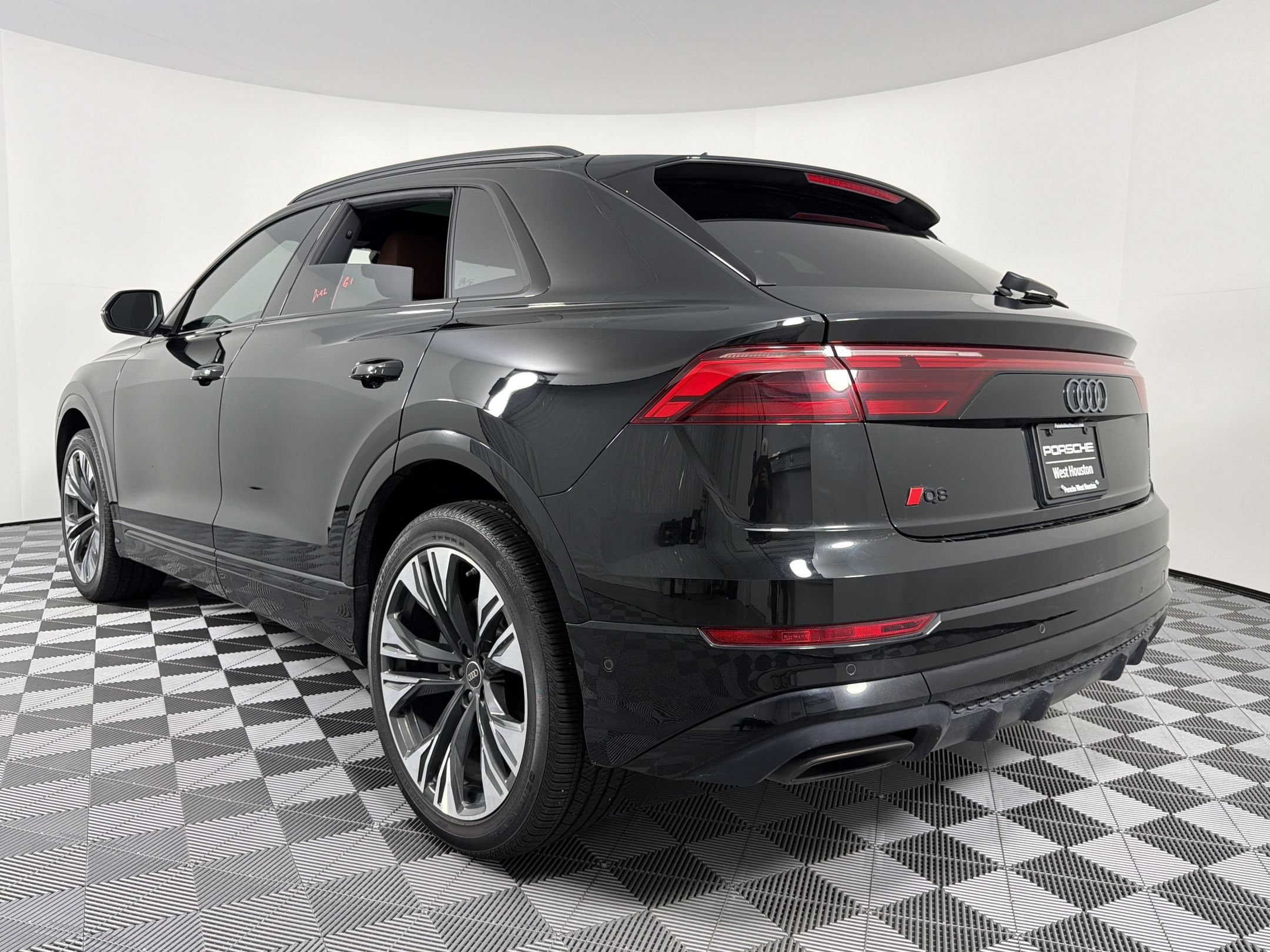 Q8 Premium Plus SUV
