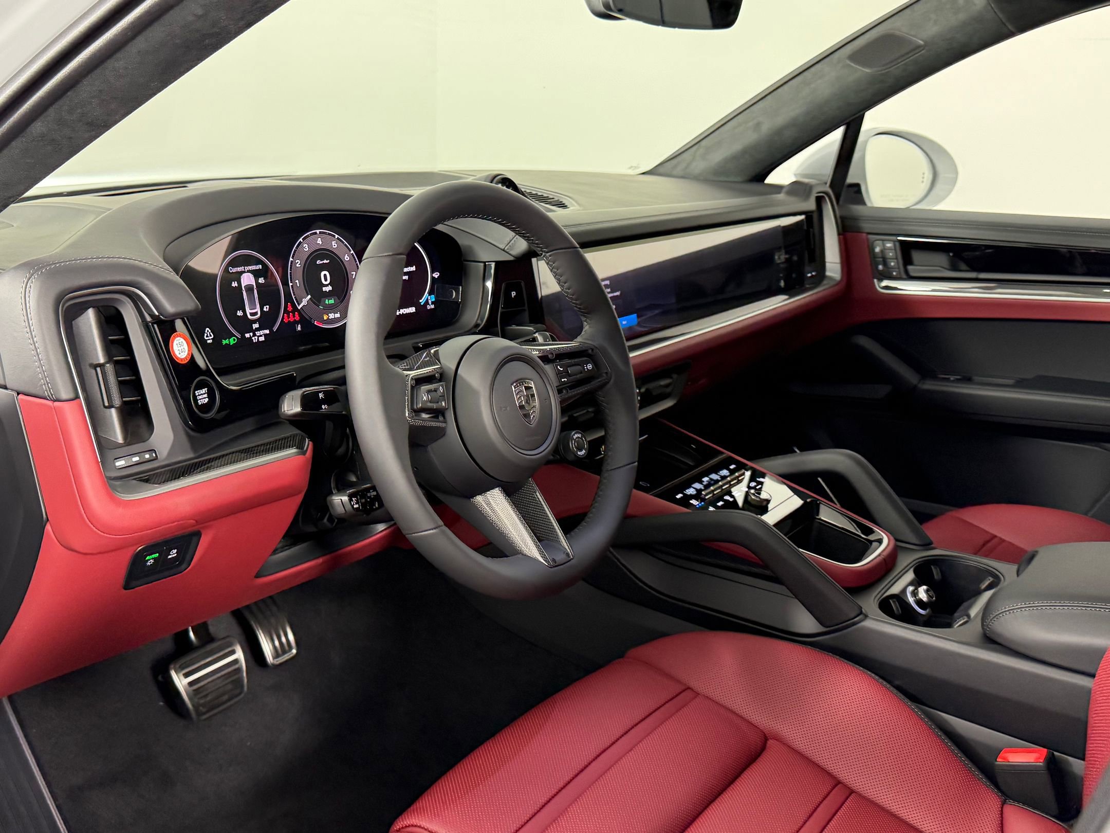 2026 Porsche Cayenne Turbo E-Hybrid photo 4