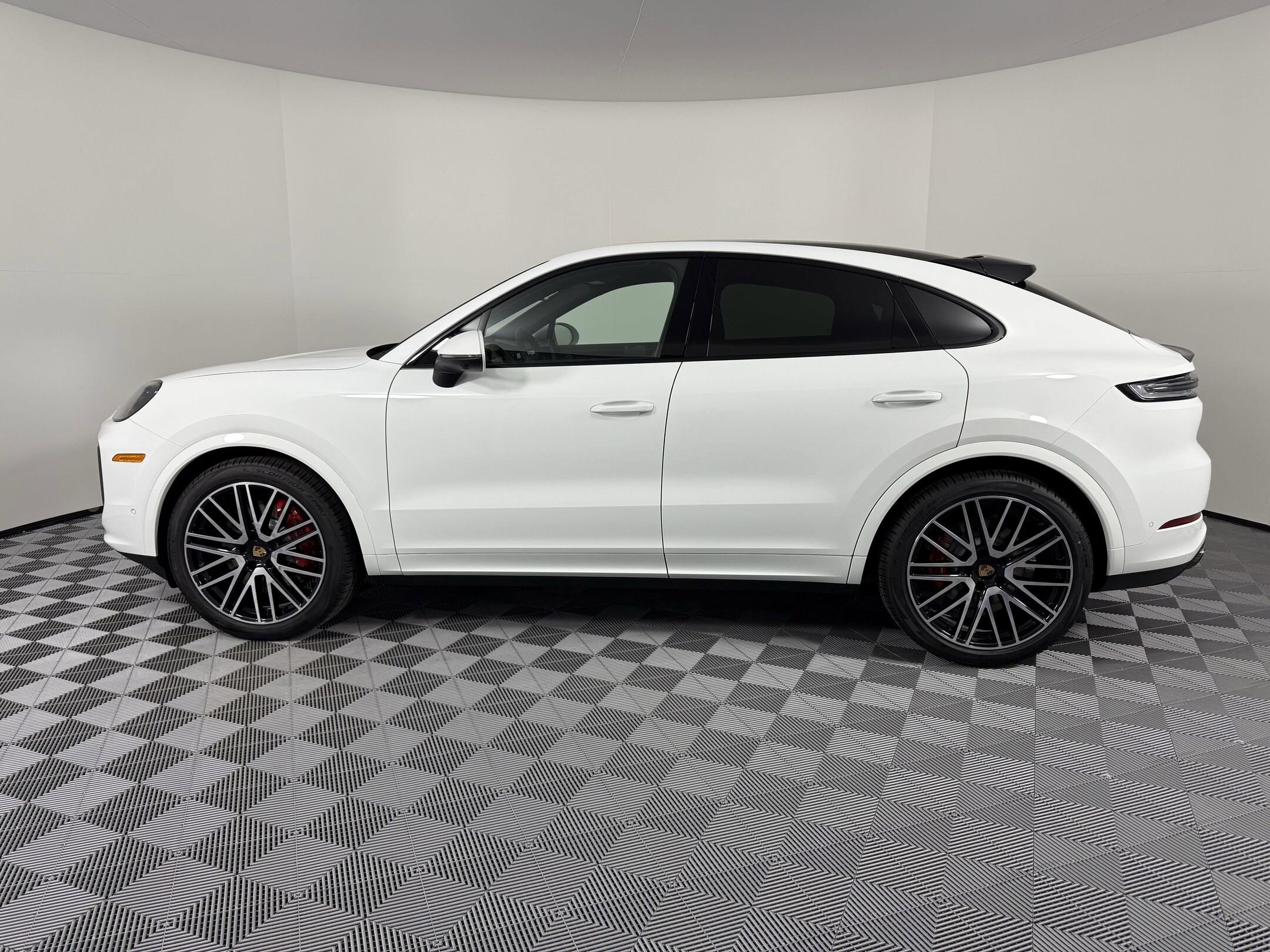 2026 Porsche Cayenne Coupe S photo 2