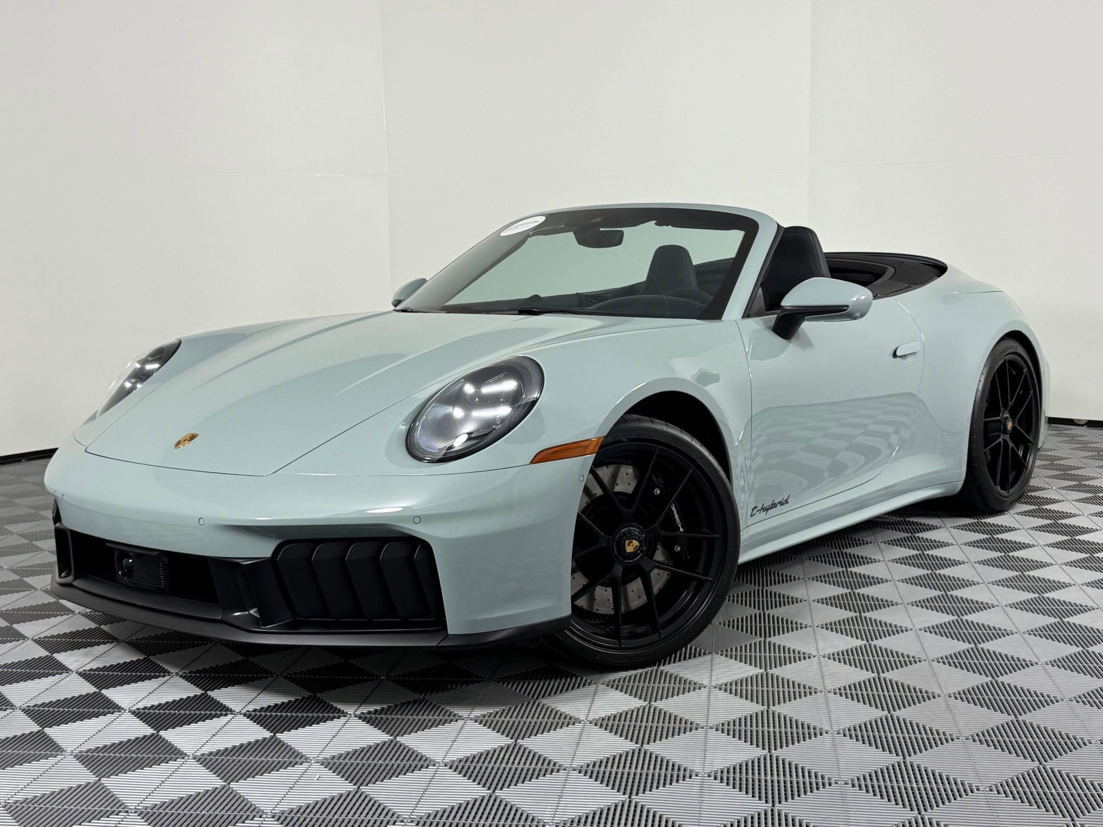 2025 Porsche 911 GTS