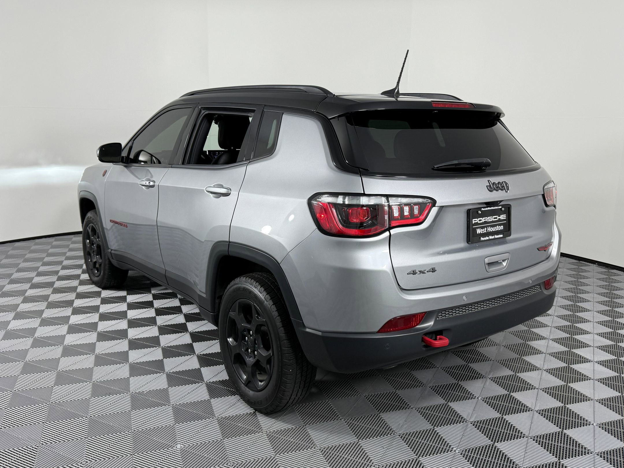 2023 Jeep Compass Trailhawk photo 3