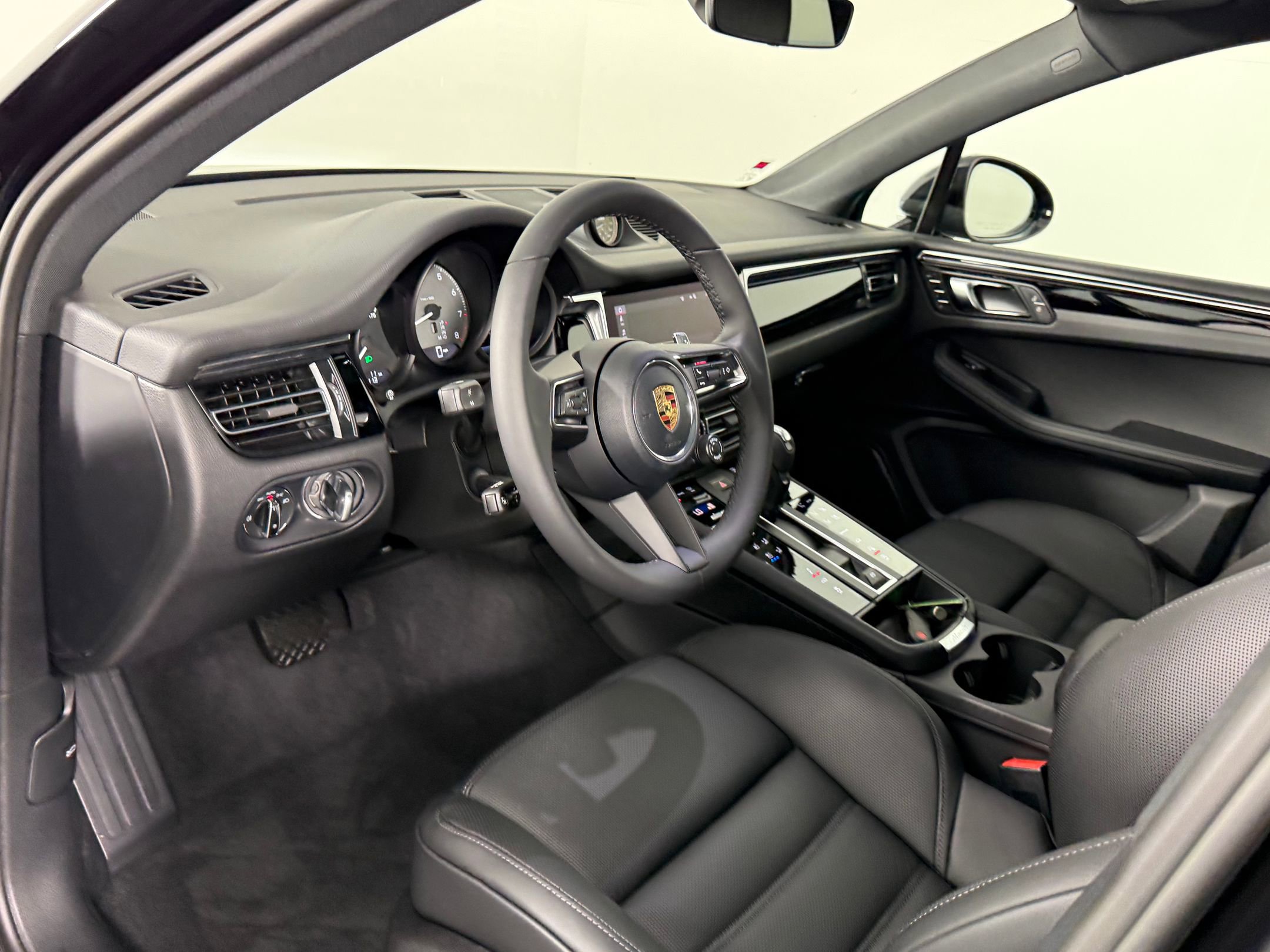 2026 Porsche Macan S photo 4