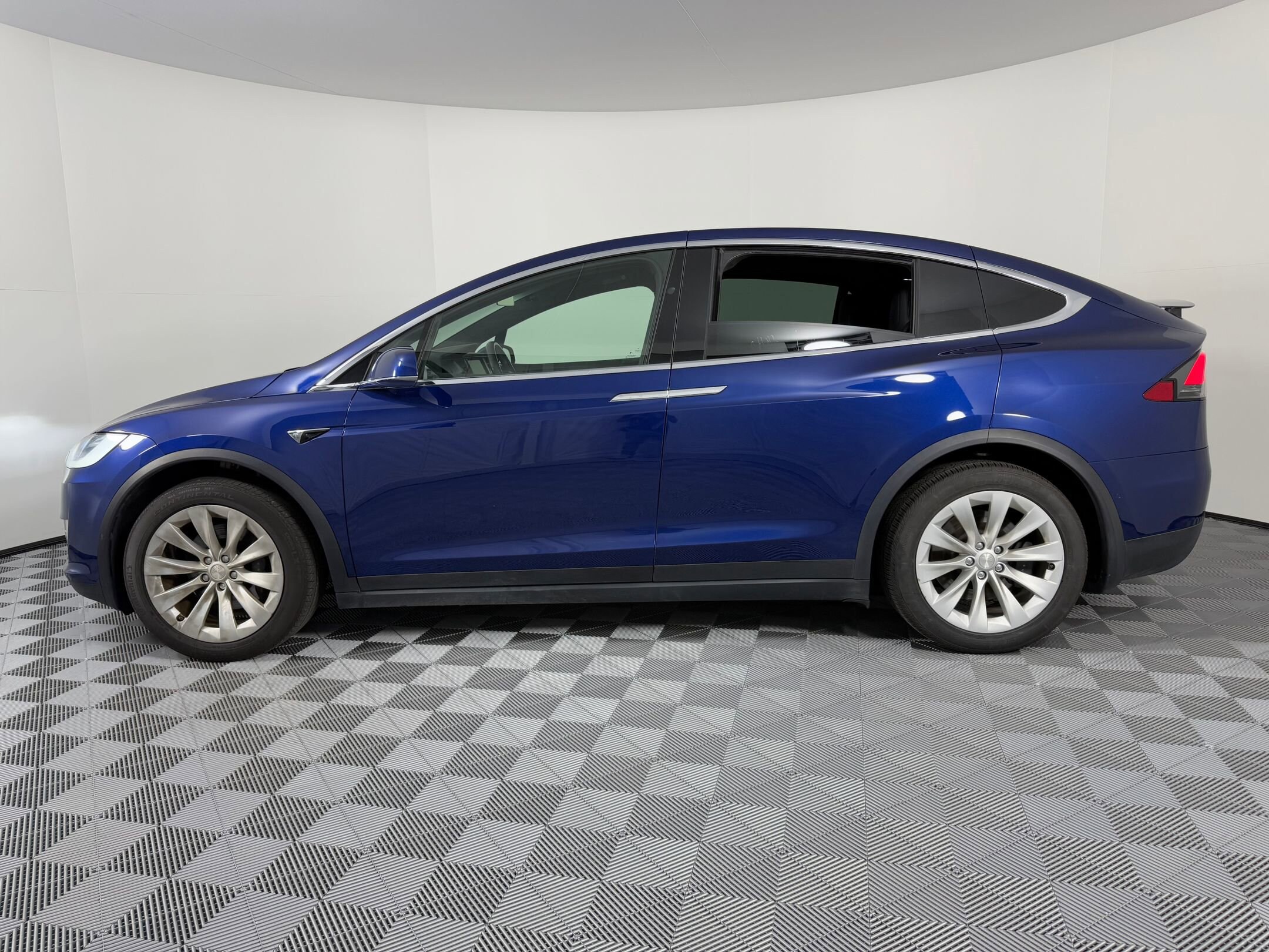 2019 Tesla Model X Long Range photo 2