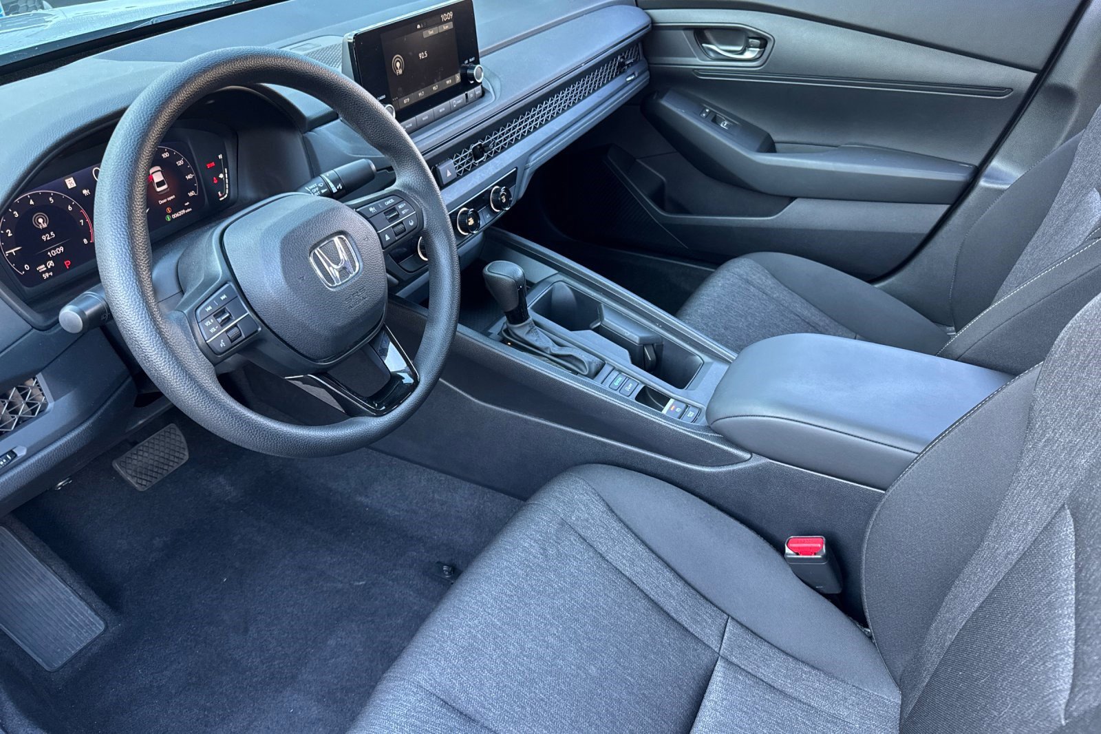 2023 Honda Accord LX photo 4