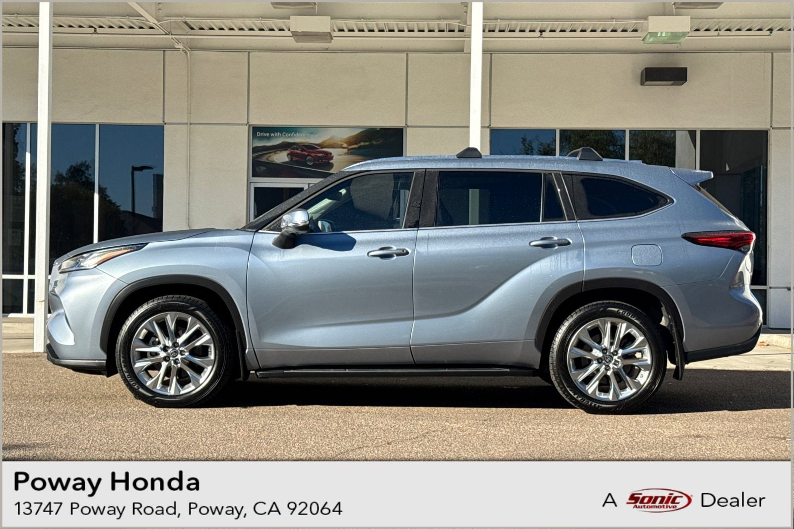 2021 Toyota Highlander Limited's photo