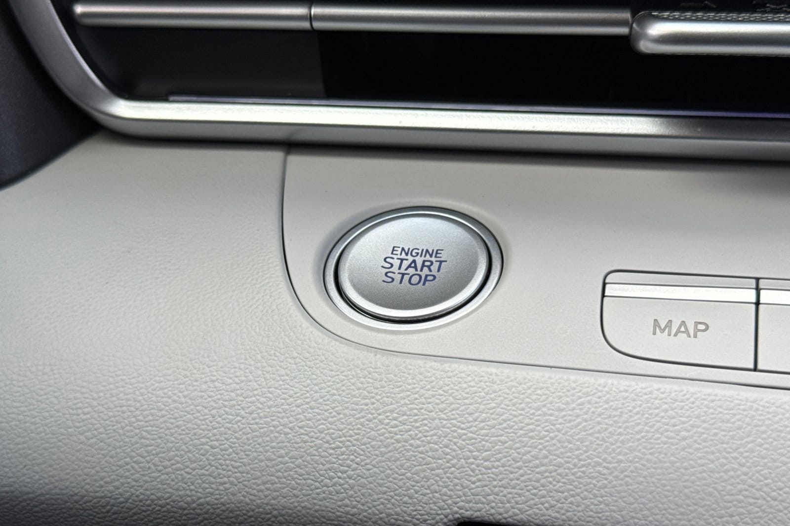 2025 Hyundai Elantra Limited - Photo 34