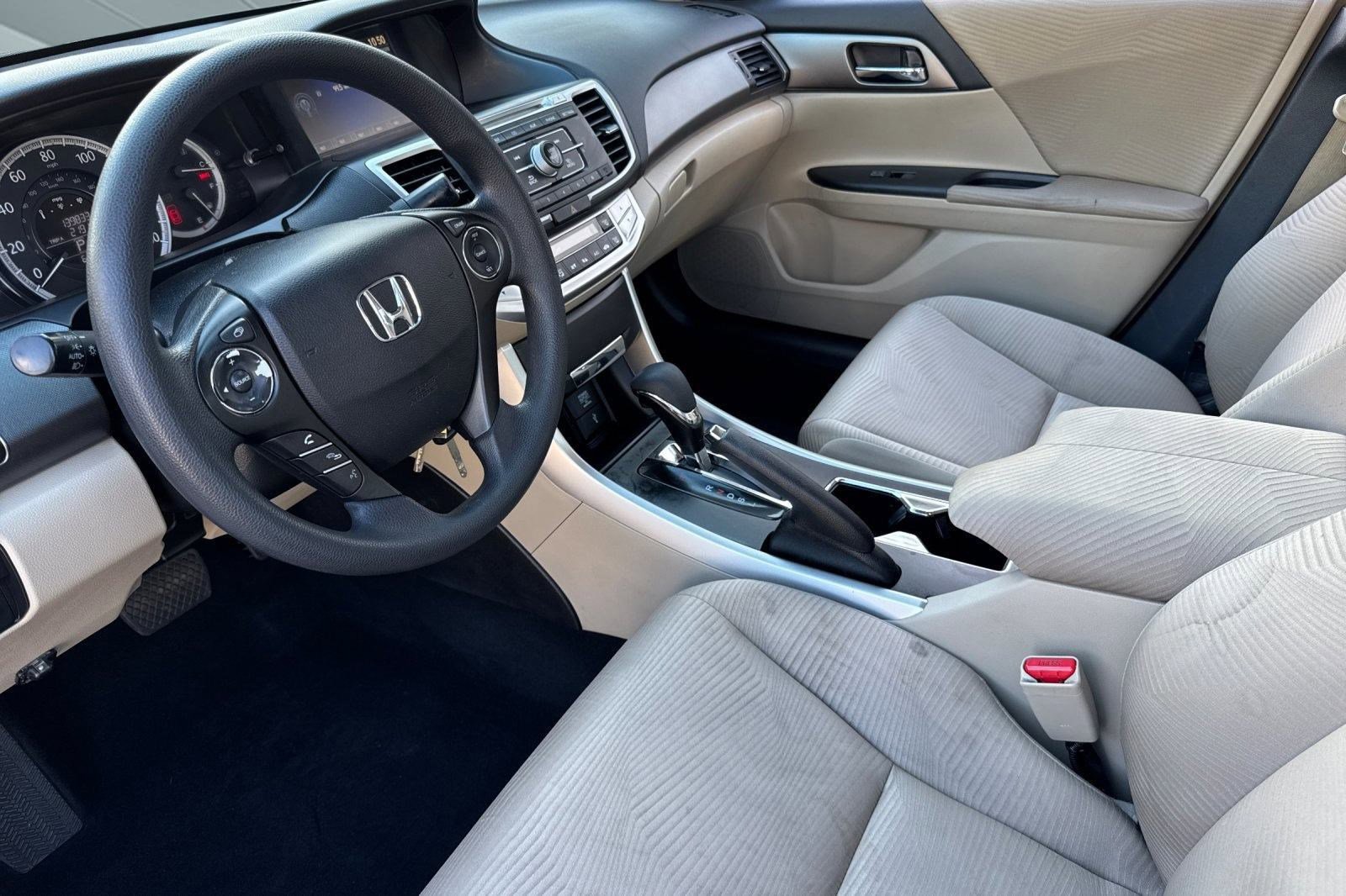 2014 Honda Accord LX photo 4
