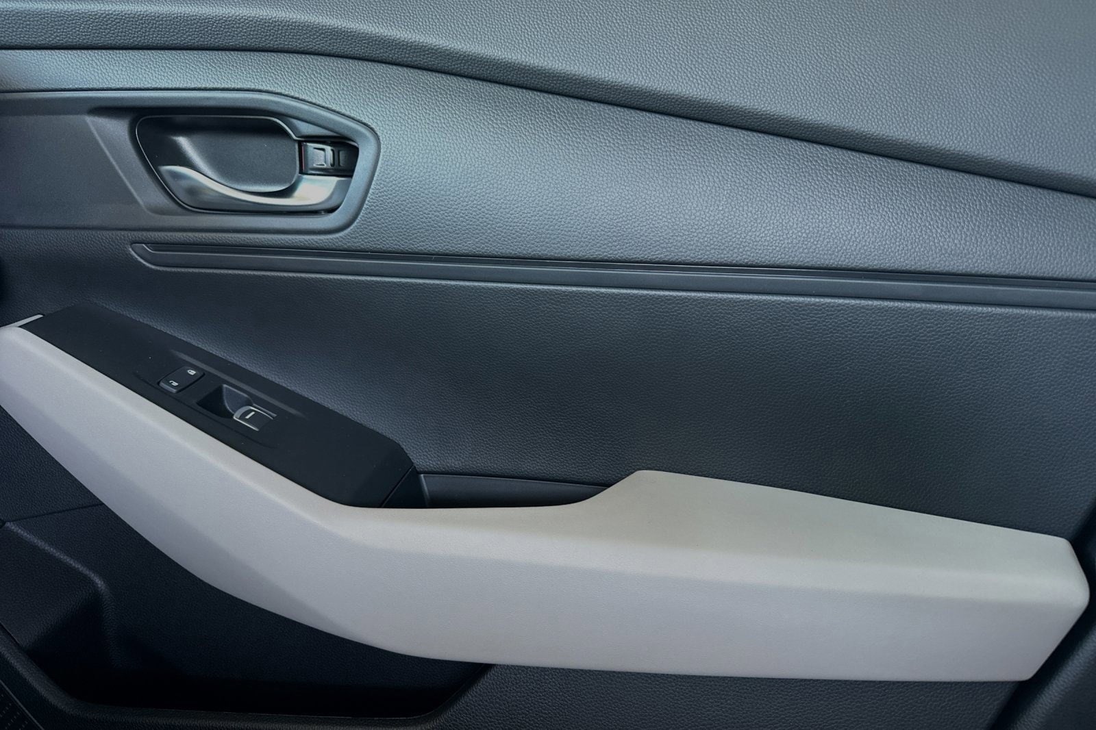 2025 Honda Accord LX - Photo 25