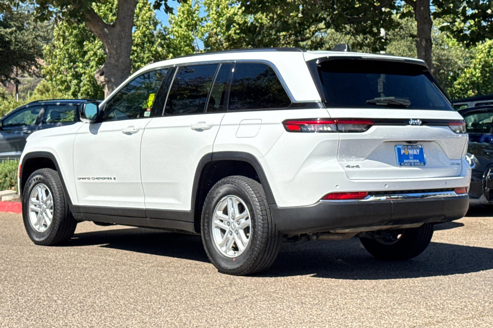 2024 Jeep Grand Cherokee Laredo photo 3