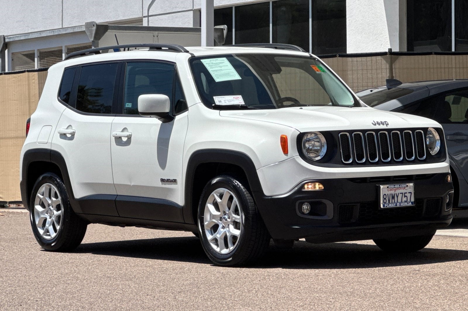 Renegade Latitude FWD SUV