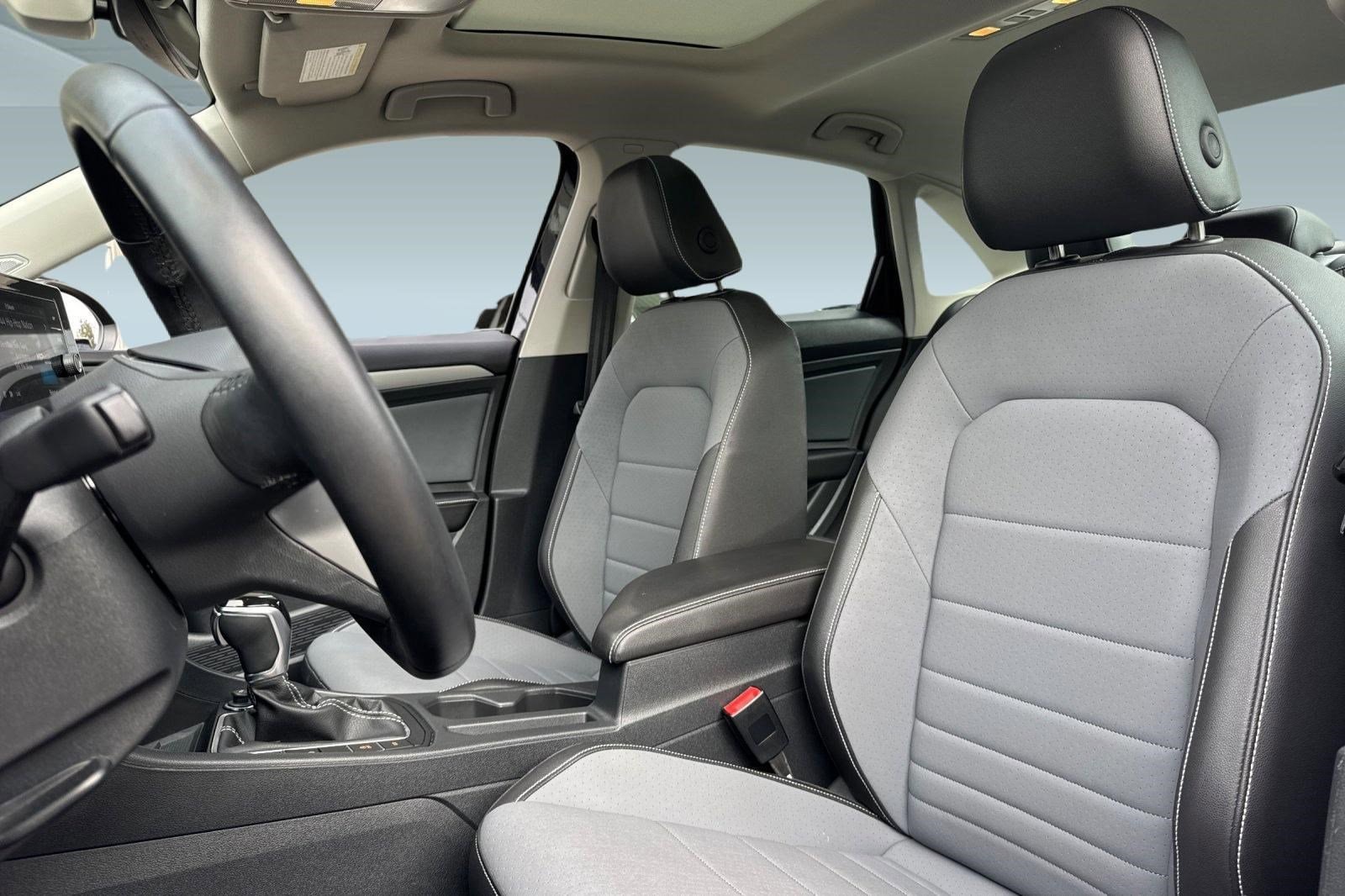 2025 Volkswagen Jetta SE - Photo 22