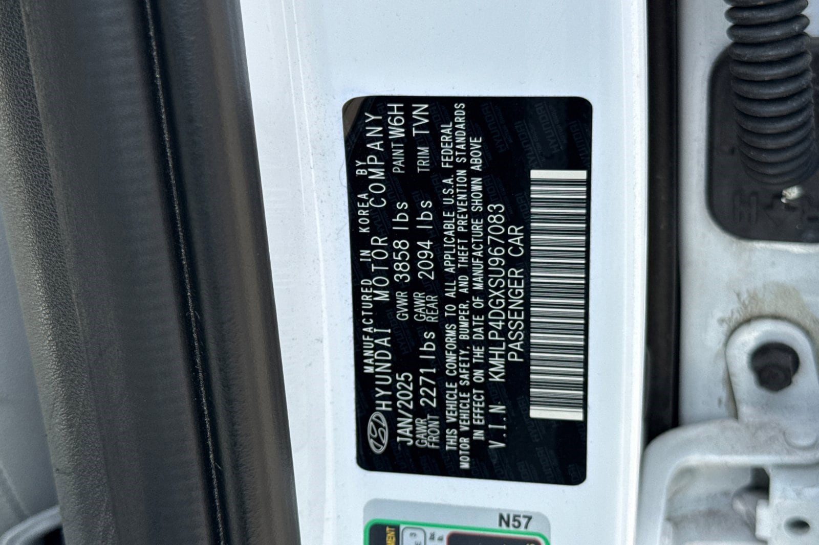 2025 Hyundai Elantra Limited - Photo 23