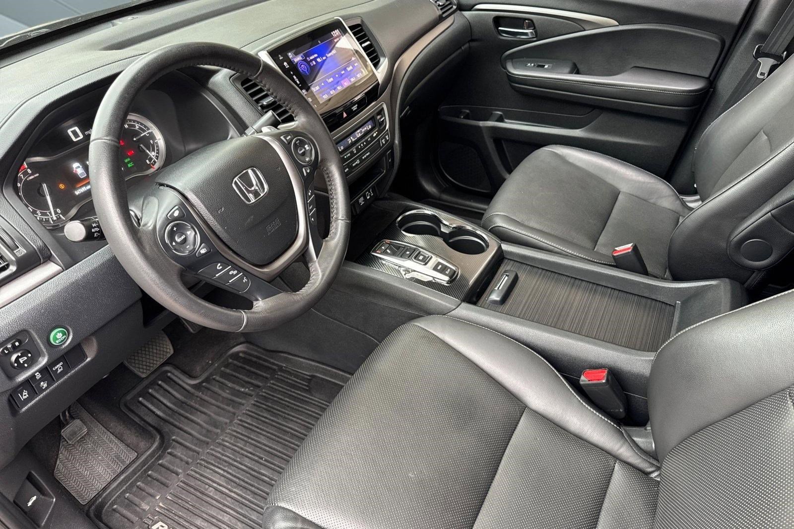 2020 Honda Ridgeline RTL photo 2