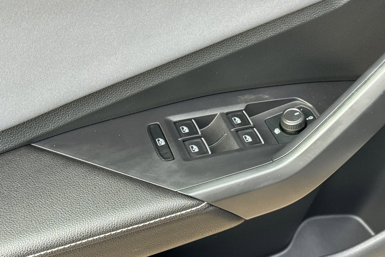 2025 Volkswagen Jetta SE - Photo 13