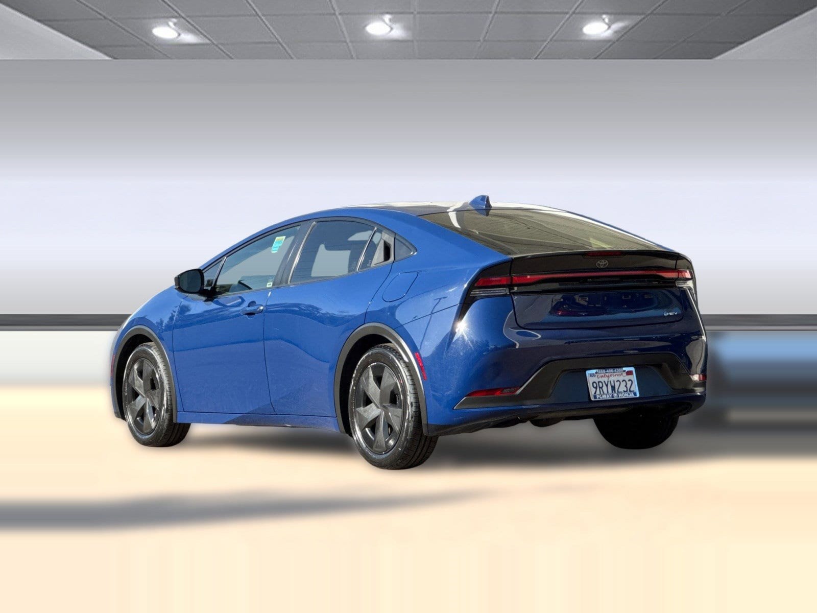 2023 Toyota Prius LE photo 2