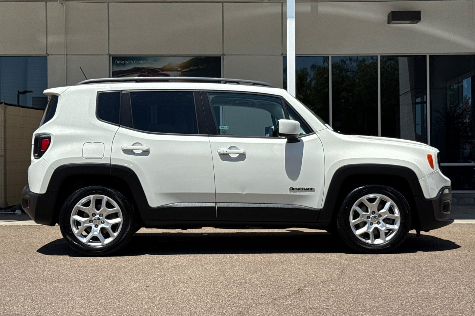 Renegade Latitude FWD SUV