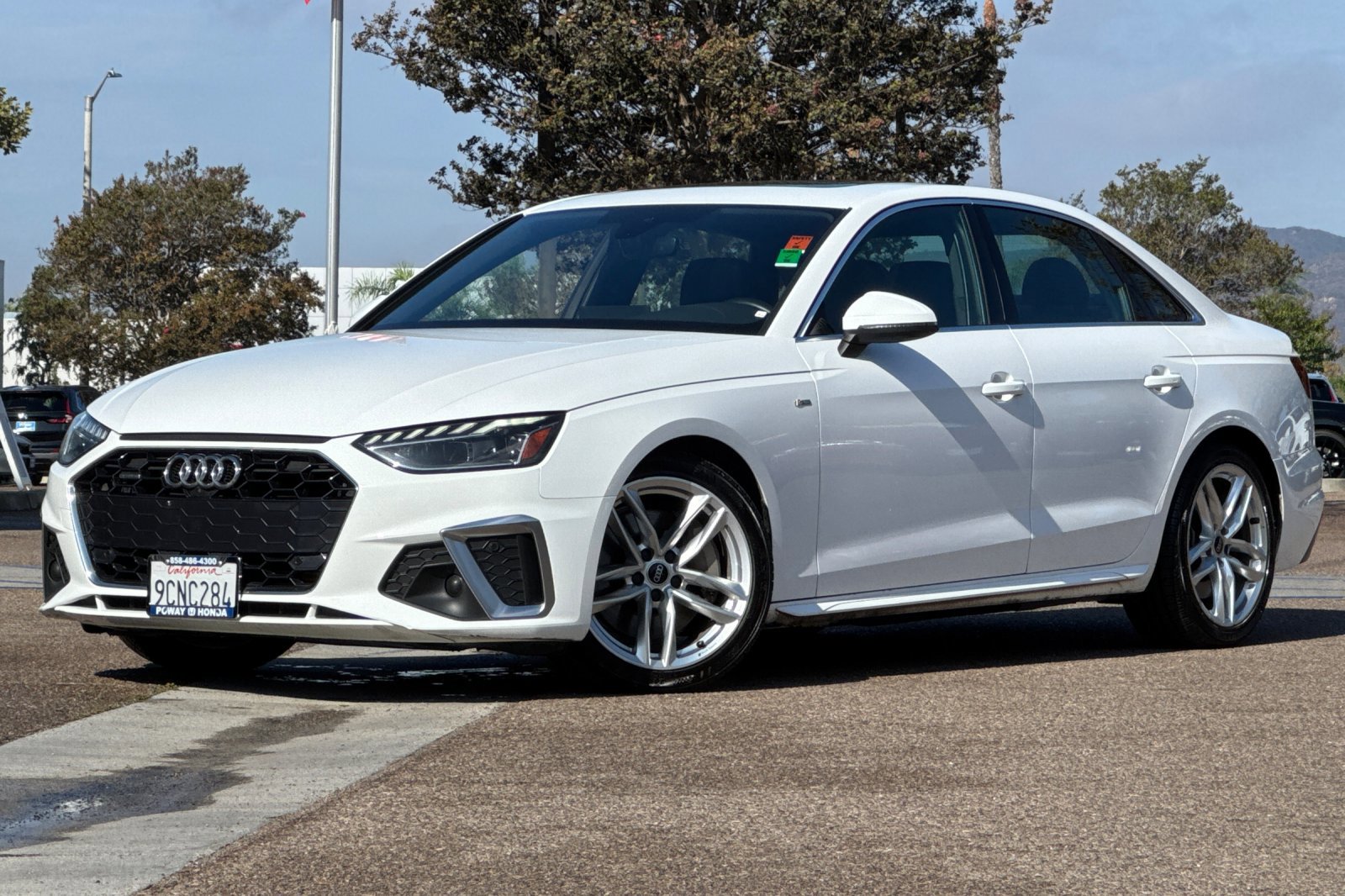 2022 Audi A4 S line Quattro Premium Plus photo 2