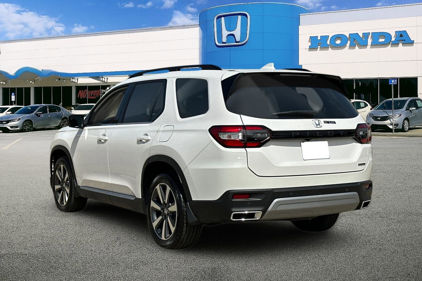 2025 Honda Pilot Touring photo 3