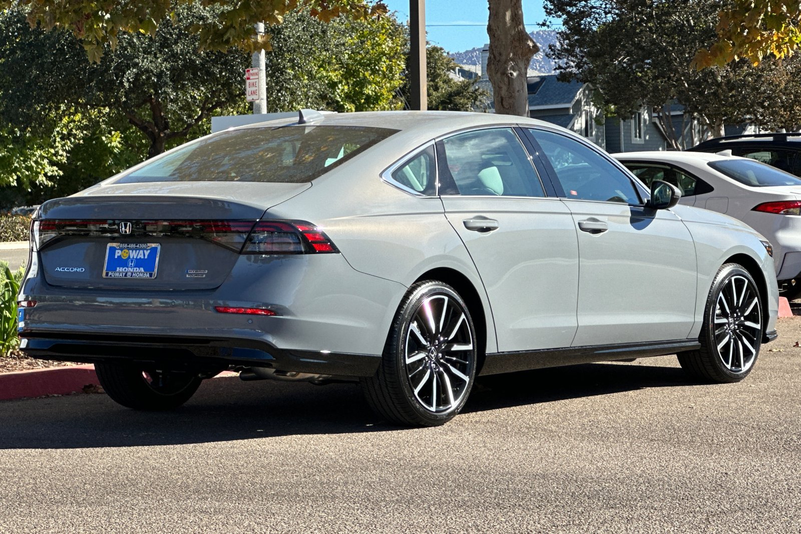 2025 Honda Accord Hybrid Touring photo 3