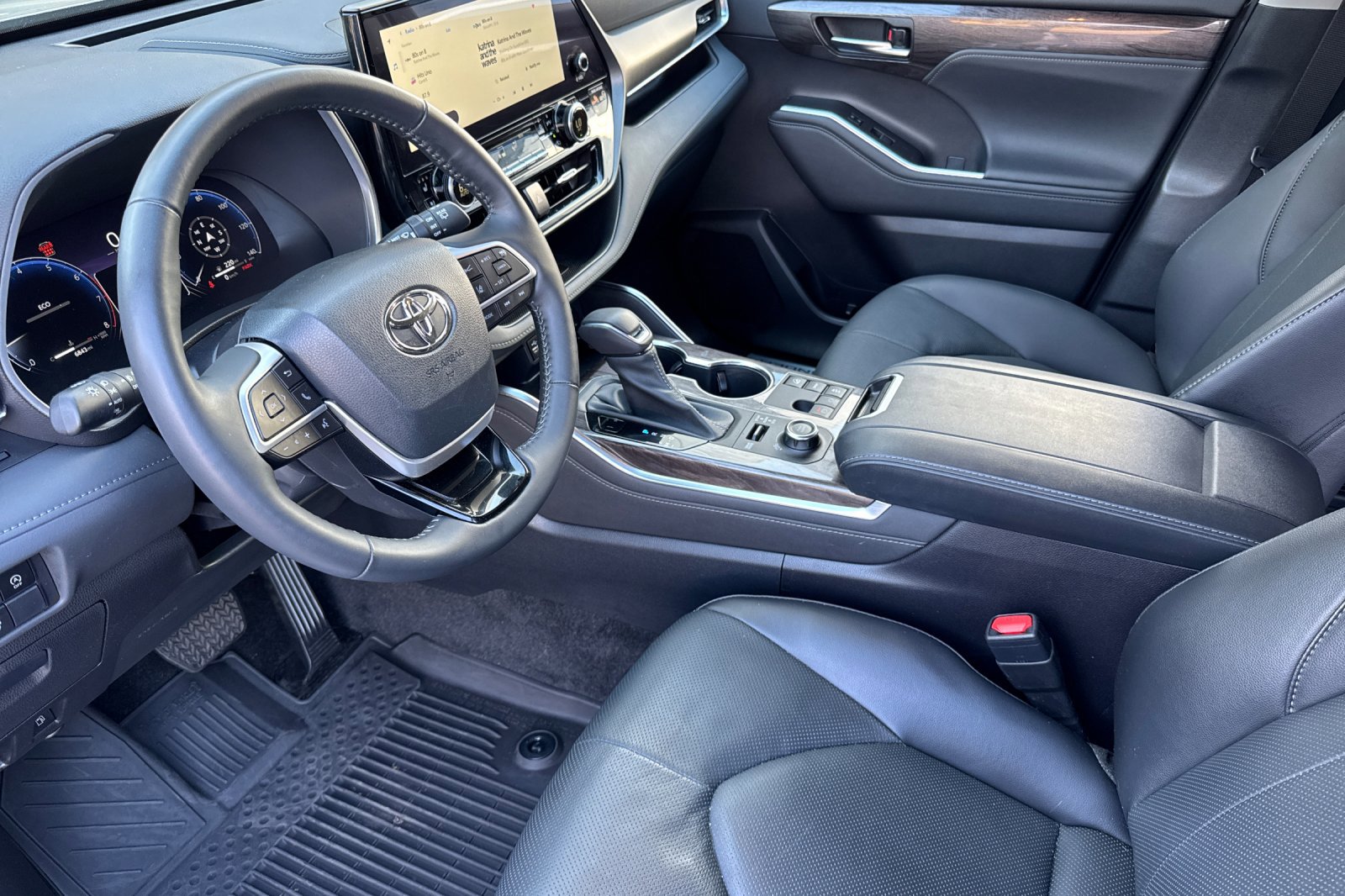 2023 Toyota Highlander Limited photo 4