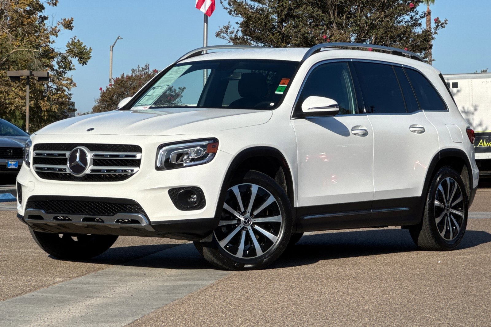 2023 Mercedes Benz GLB 250 photo 2