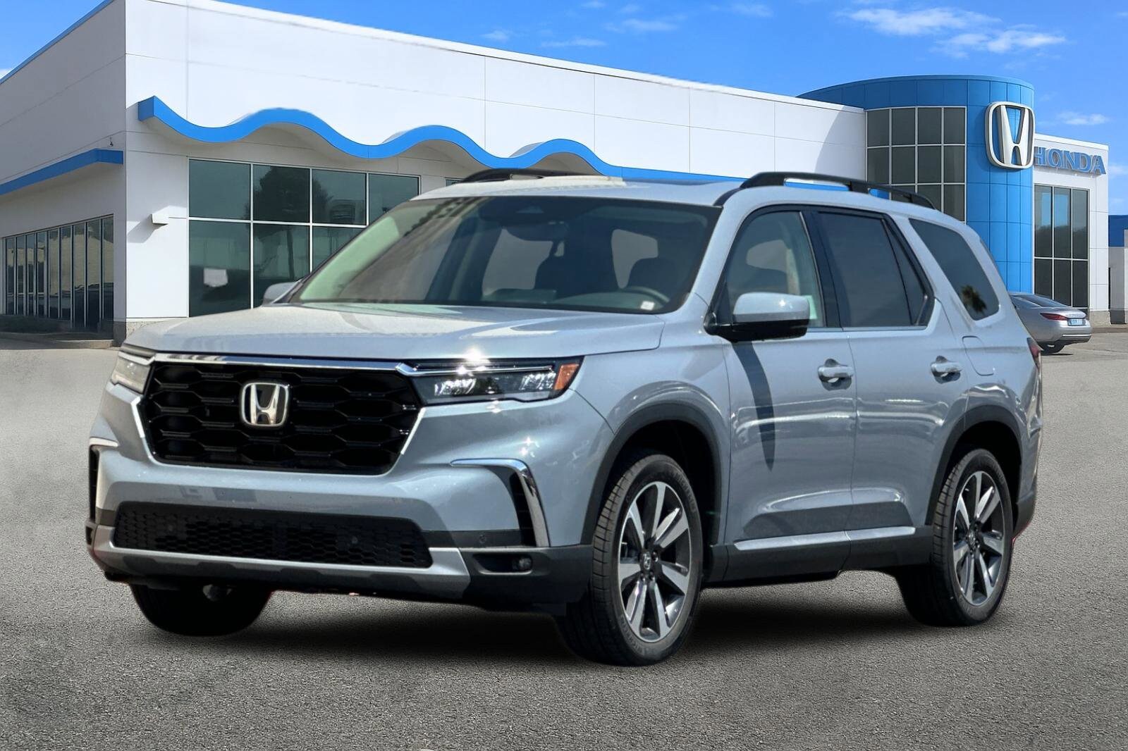 2025 Honda Pilot Touring photo 2
