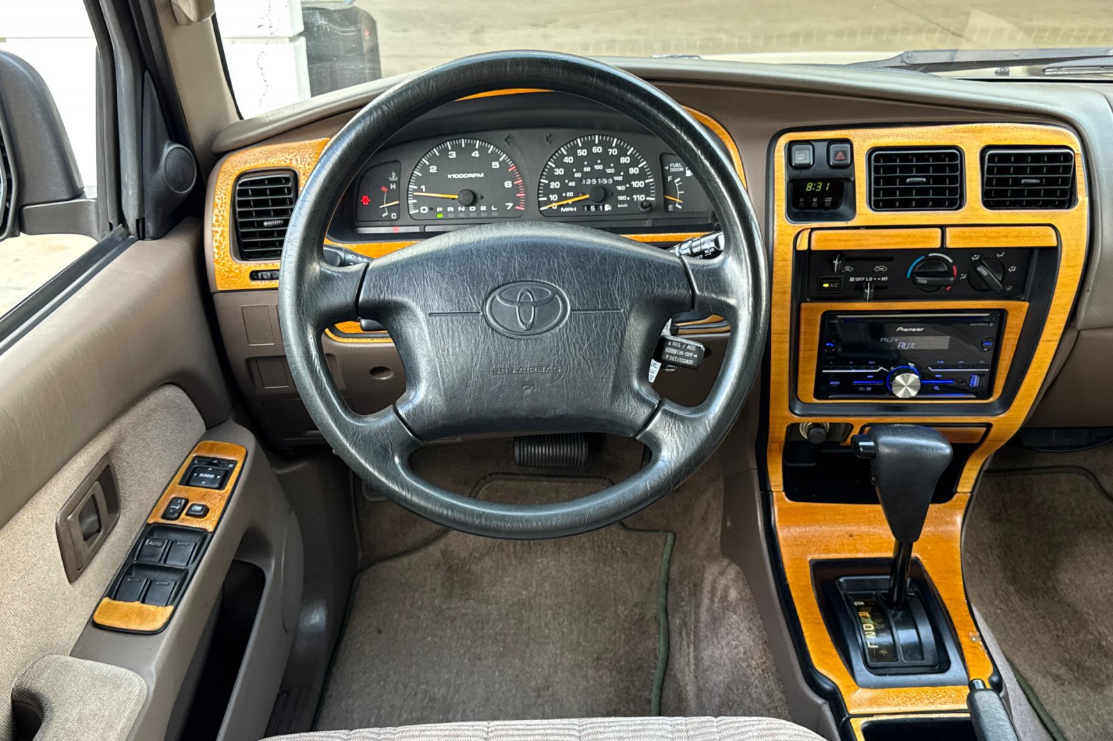 1998 Toyota 4Runner SR5 V6 photo 4