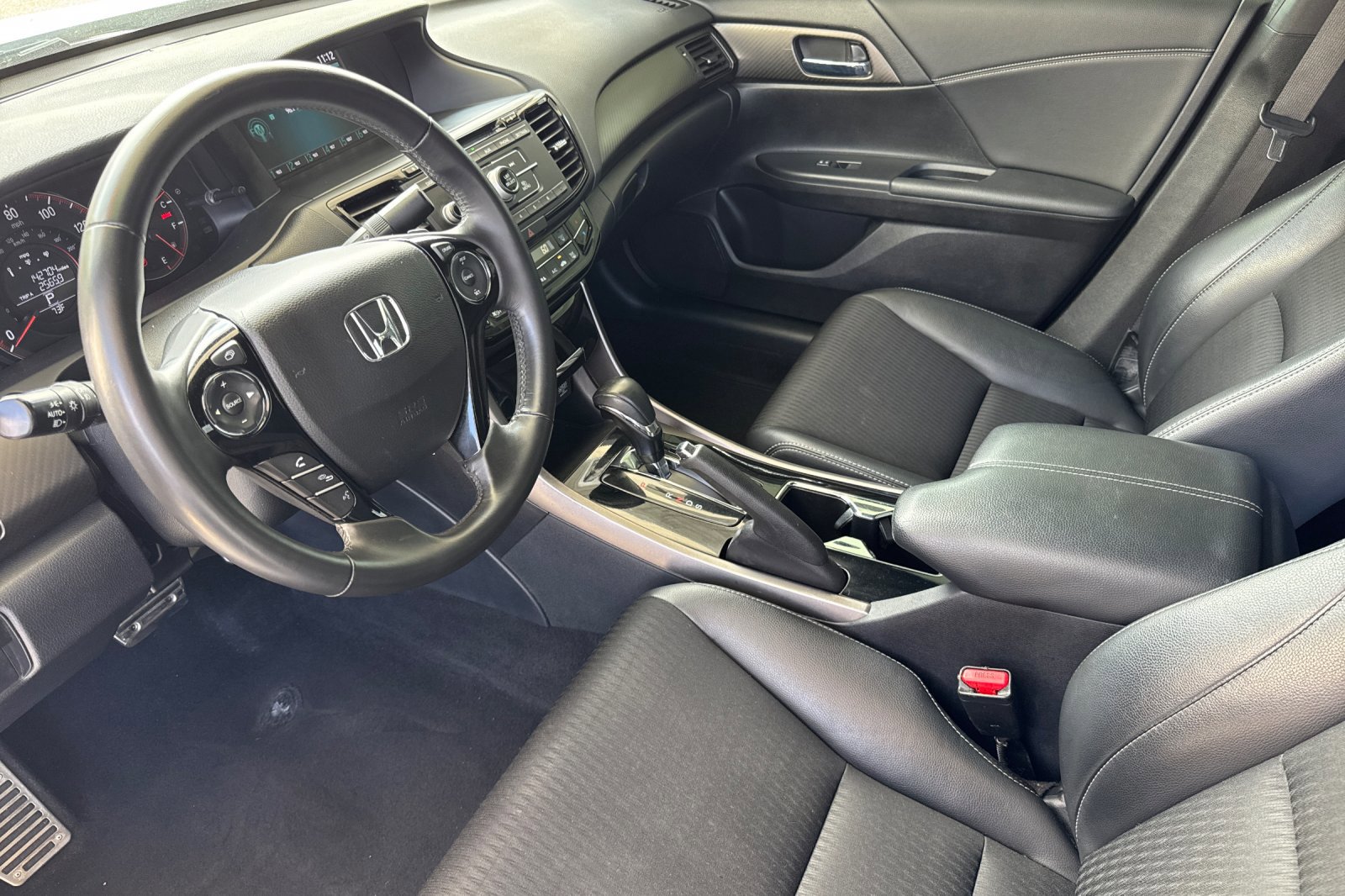 2017 Honda Accord Sport photo 4