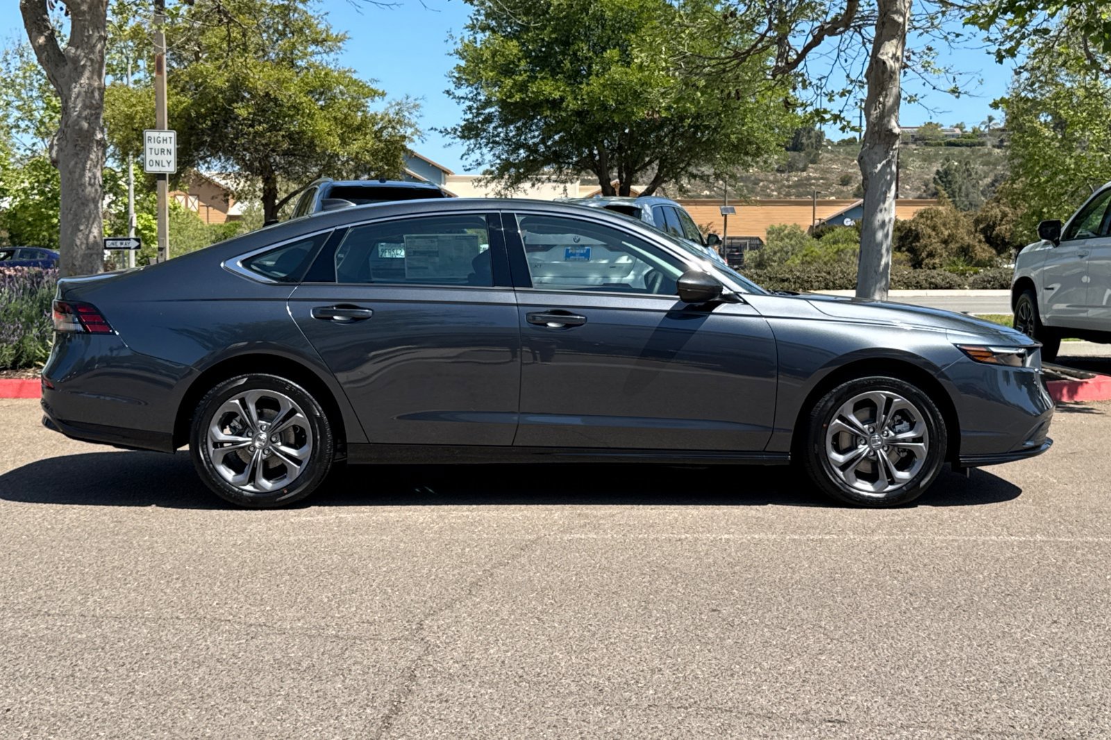 2025 Honda Accord Hybrid EX-L photo 2