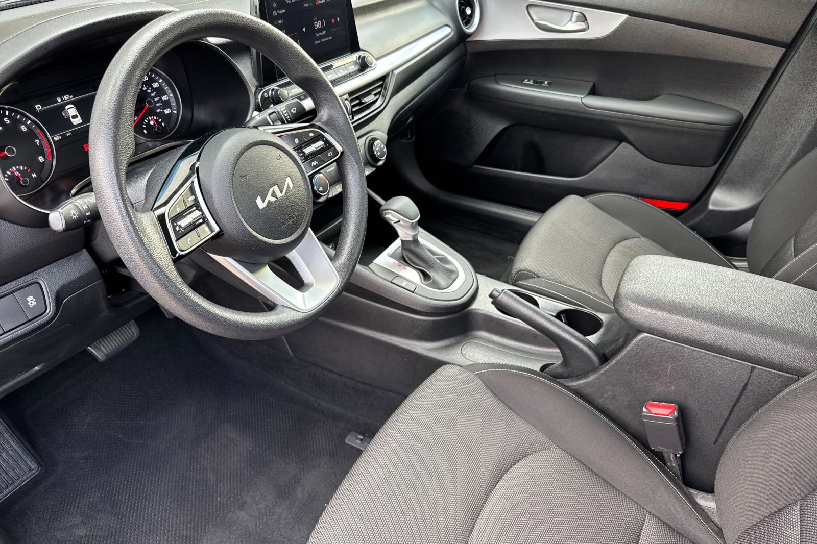 2024 Kia Forte LXS photo 4