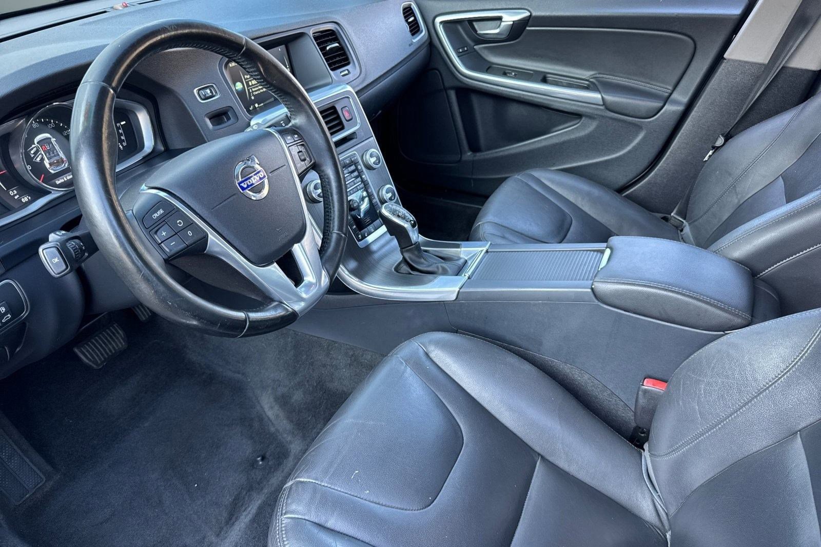 2016 Volvo V60 T5 Drive-E Premier photo 4