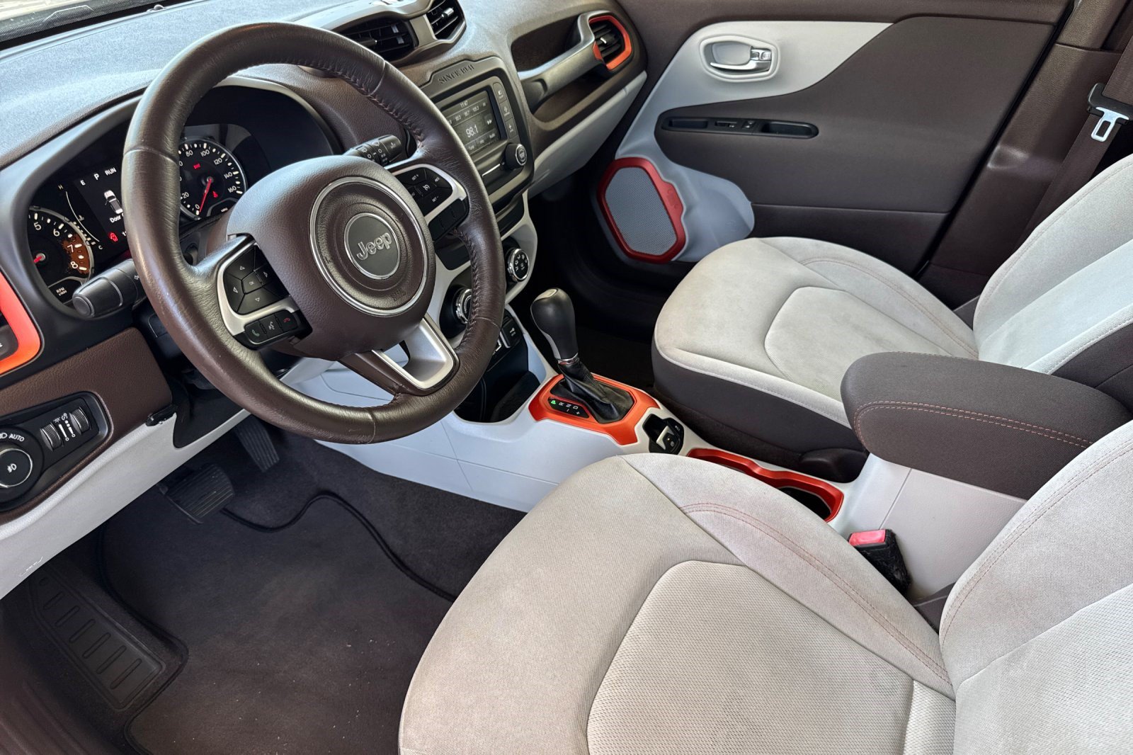 Renegade Latitude FWD SUV