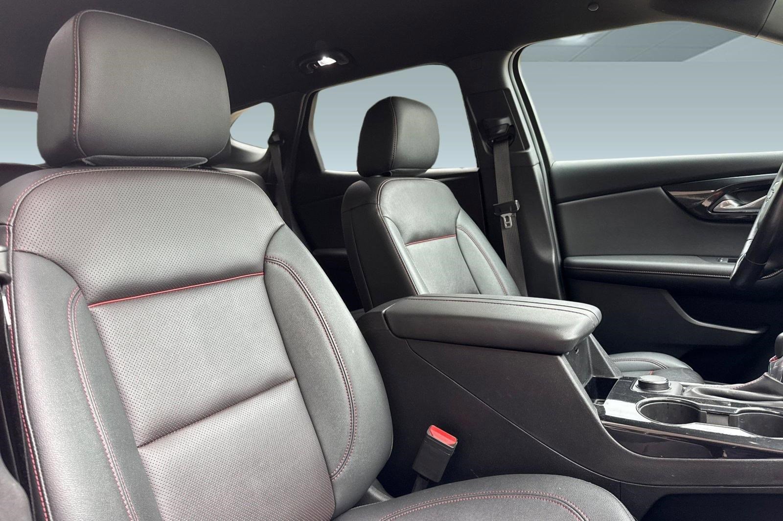 2022 Chevrolet Blazer RS photo 2