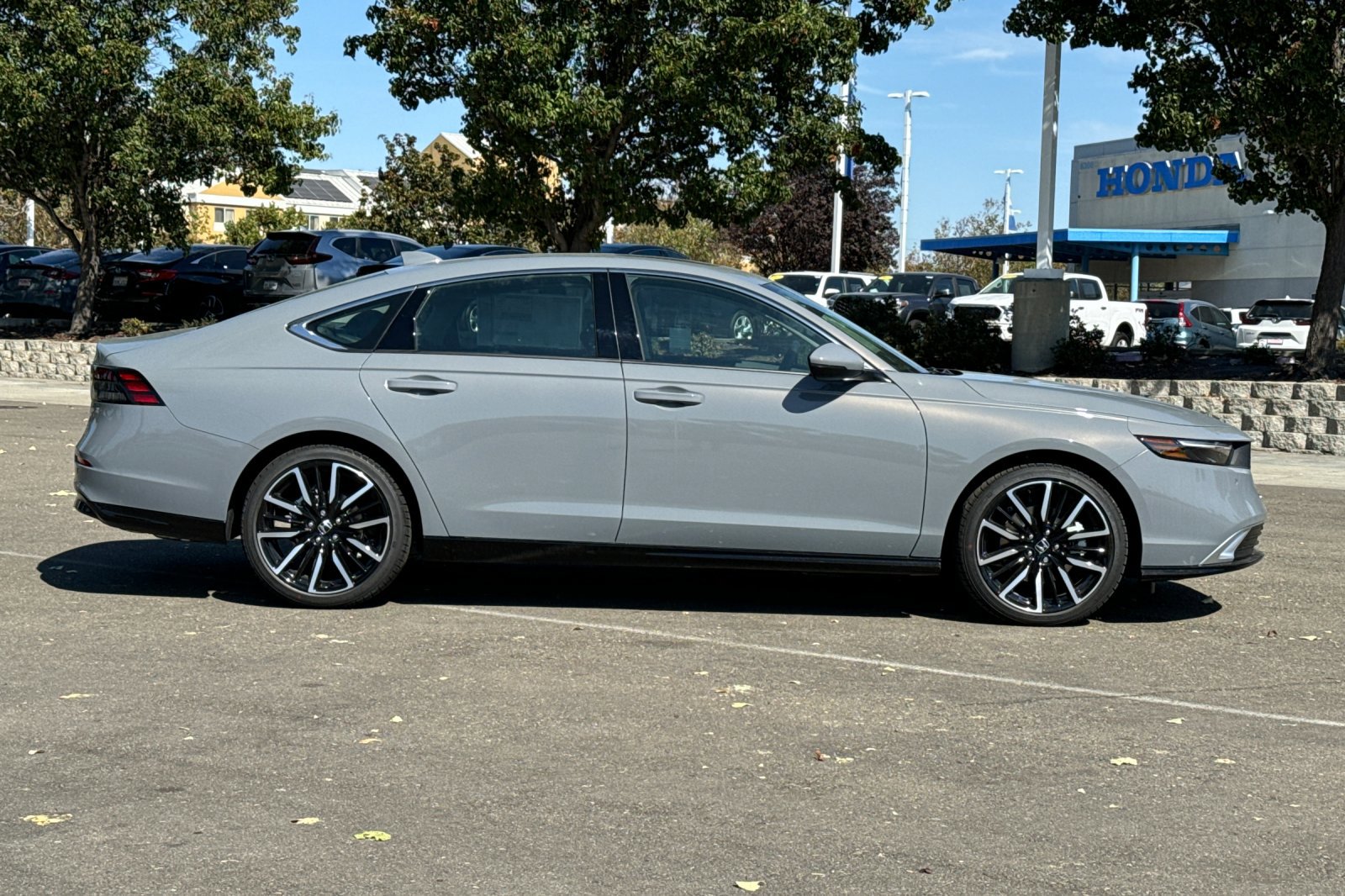 2025 Honda Accord Hybrid Touring photo 2