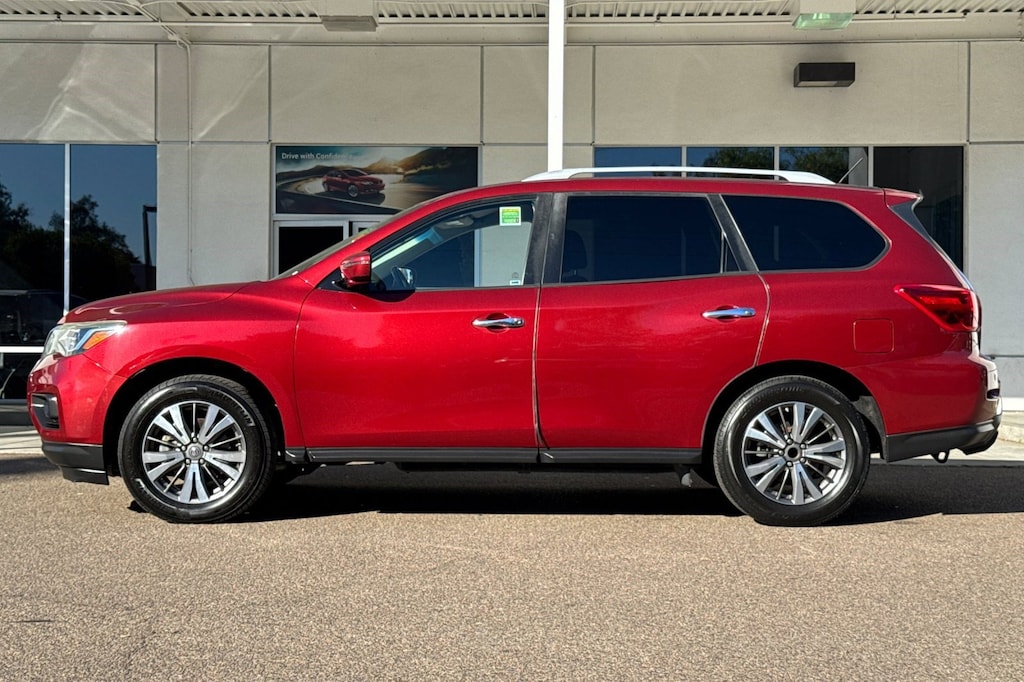 Used 2017 Nissan Pathfinder SV SUV