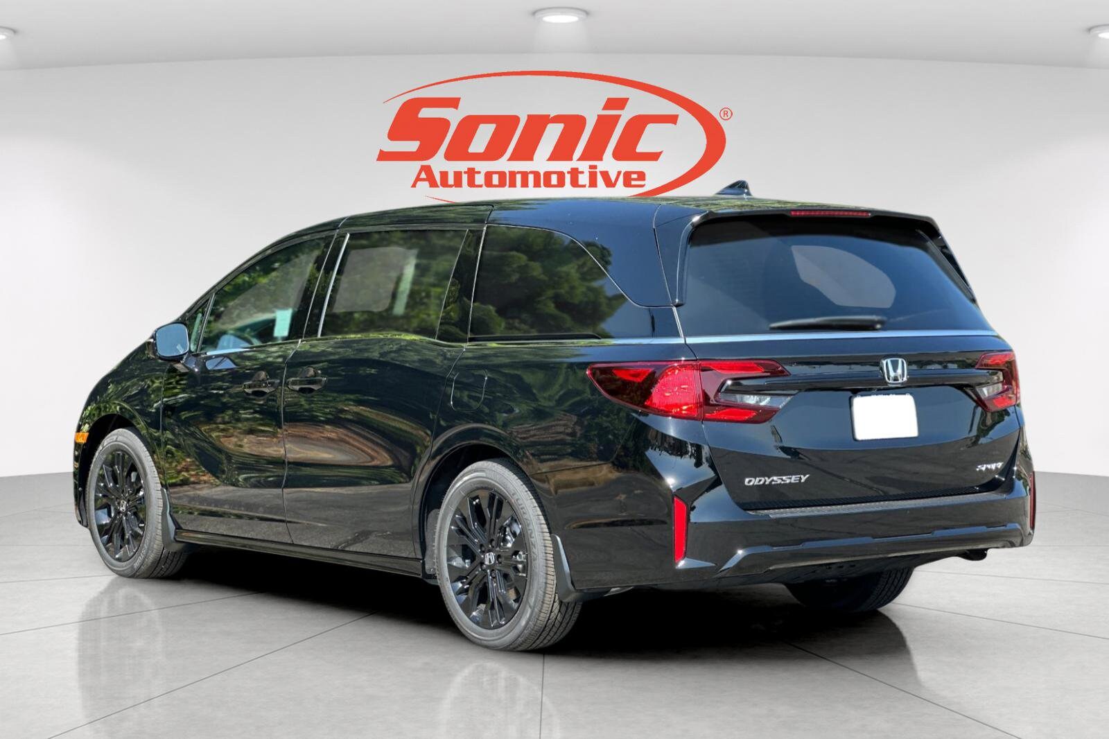 2025 Honda Odyssey photo 2