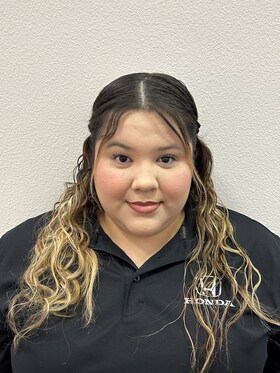 Staff member Alejandra Pinedo from ID_812fe1