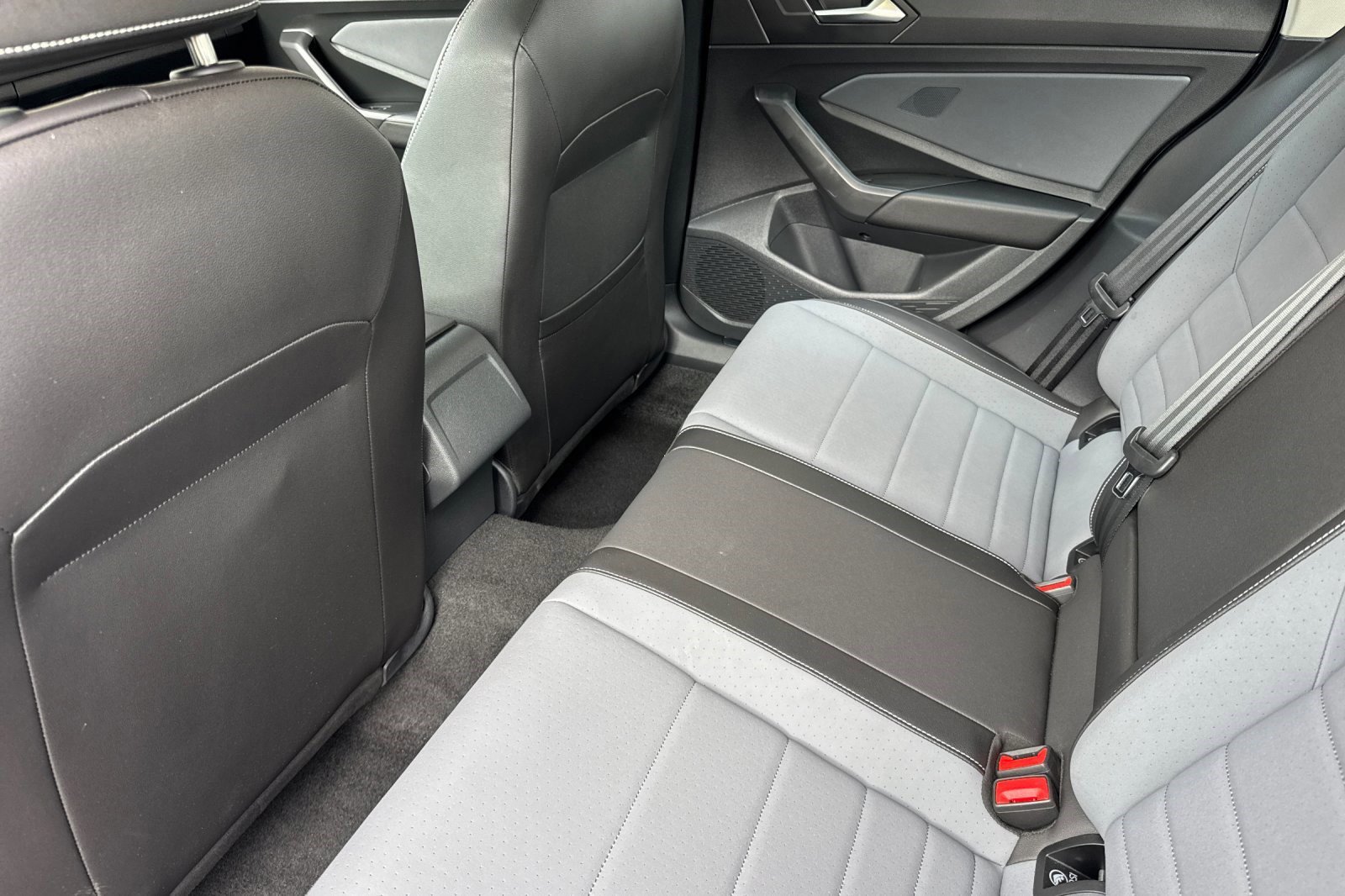 2025 Volkswagen Jetta SE - Photo 25