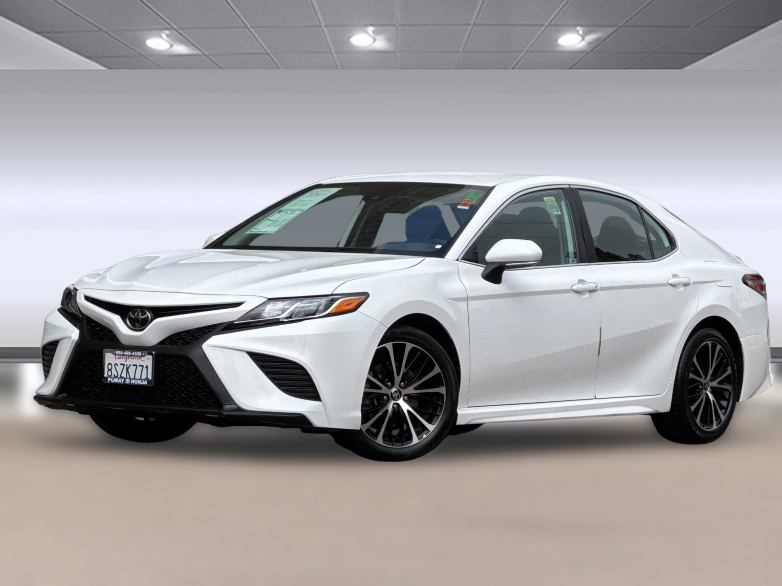 2020 Toyota Camry SE photo 2