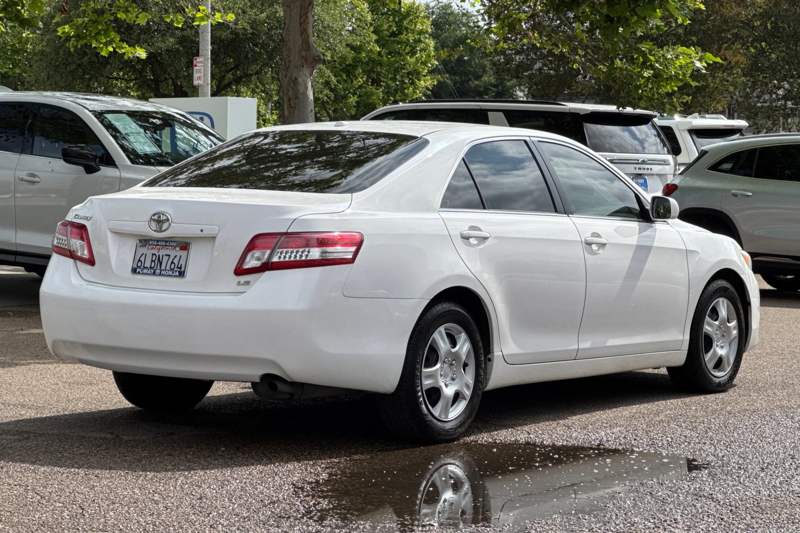 2010 Toyota Camry LE photo 4