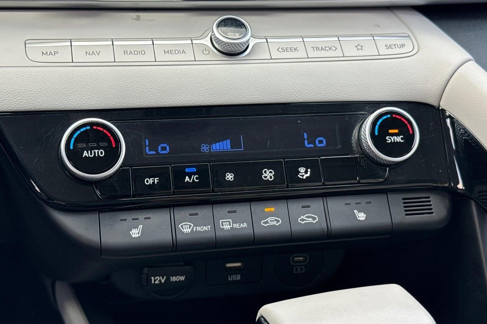 2025 Hyundai Elantra Limited - Photo 20