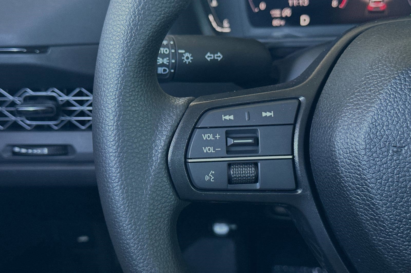 2025 Honda Accord LX - Photo 16