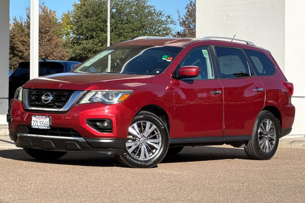 Used 2017 Nissan Pathfinder SV SUV