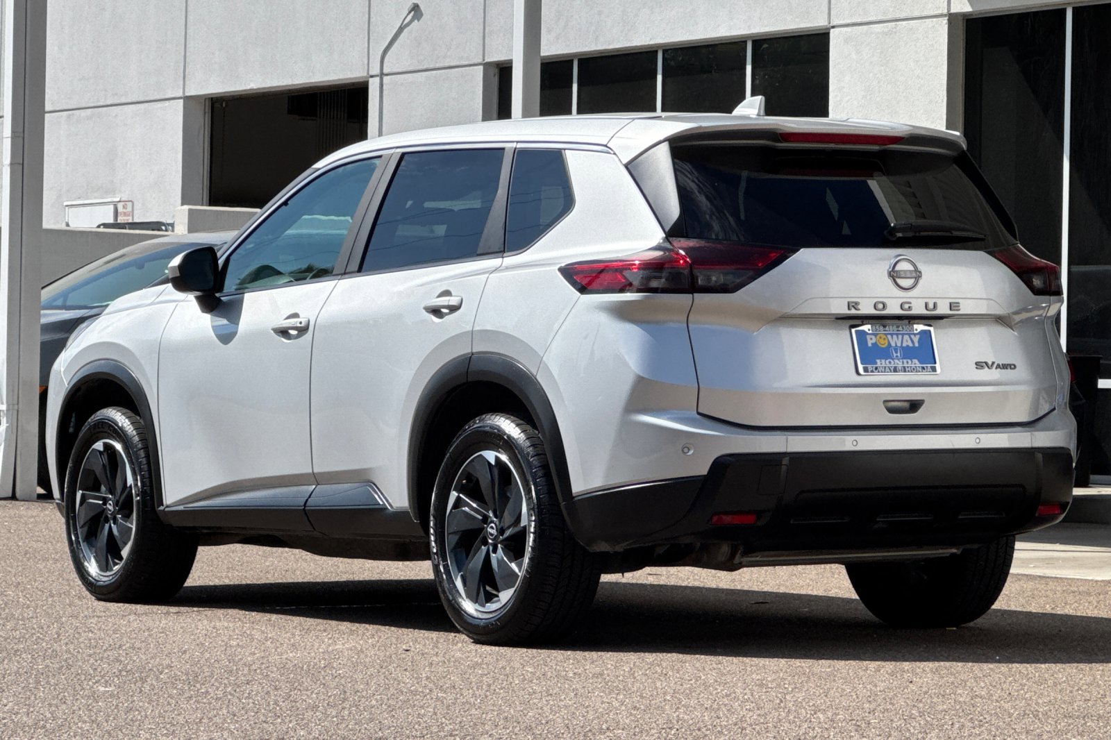 2024 Nissan Rogue SV photo 3