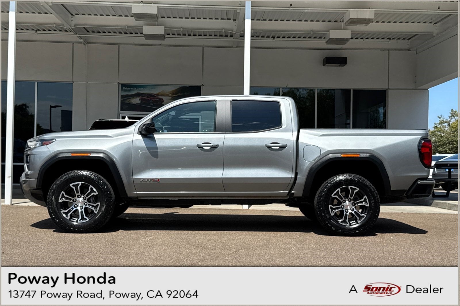 2023 GMC Canyon 4WD AT4 Crew Cab Short Box's photo