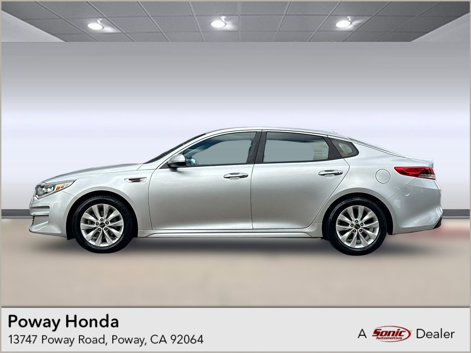 2017 Kia Optima LX's photo