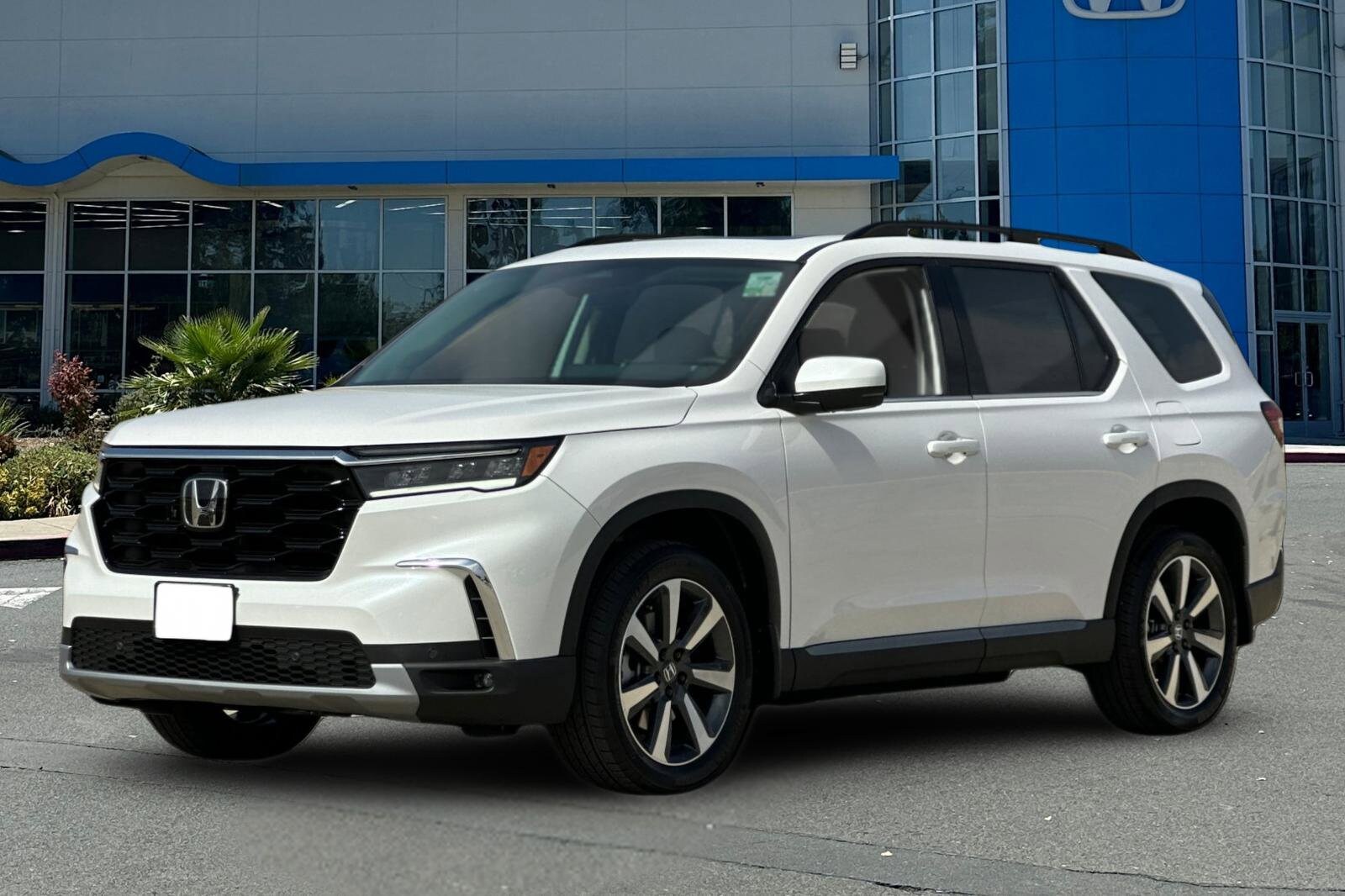 2025 Honda Pilot Touring photo 2