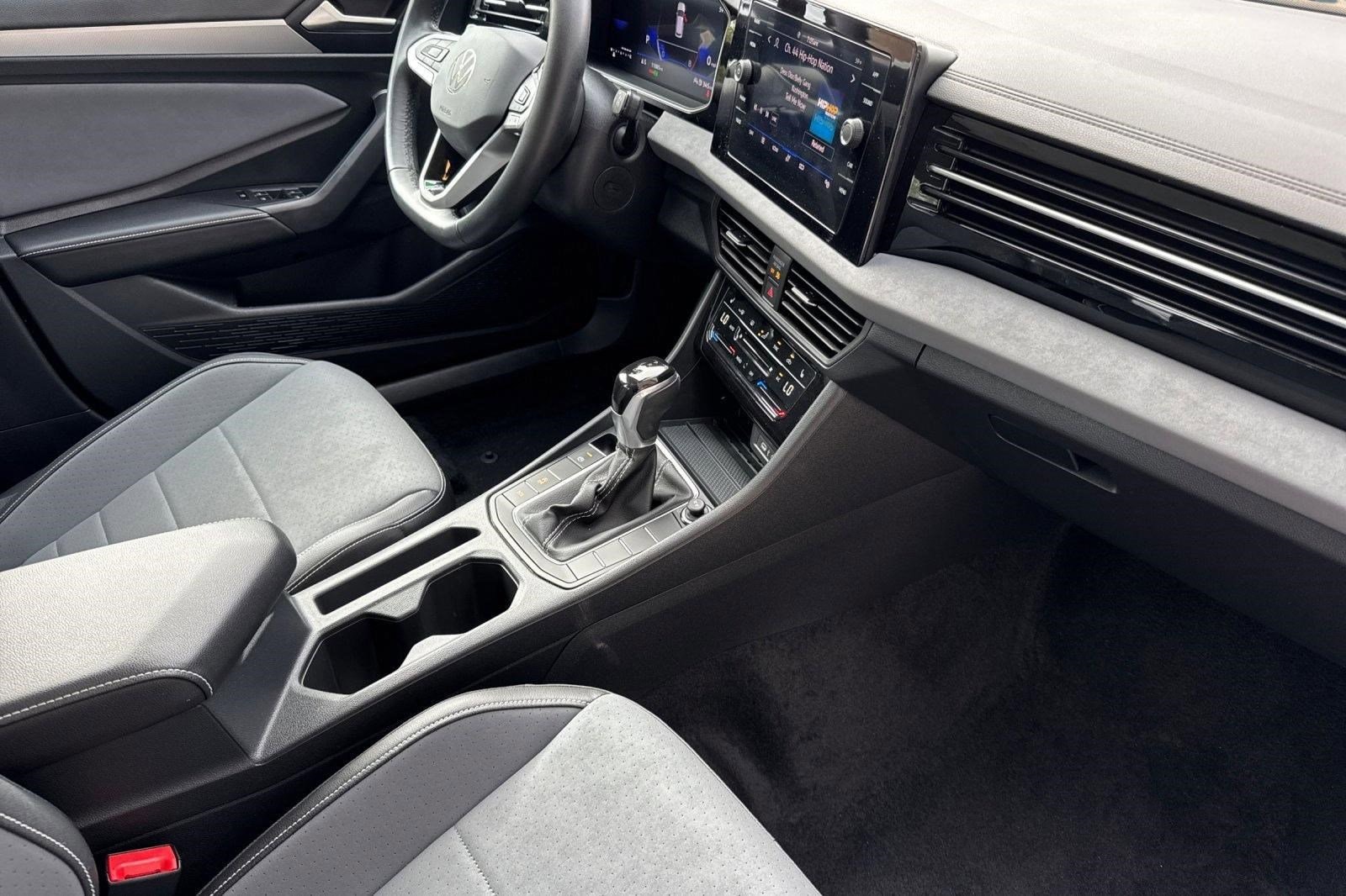 2025 Volkswagen Jetta SE - Photo 31
