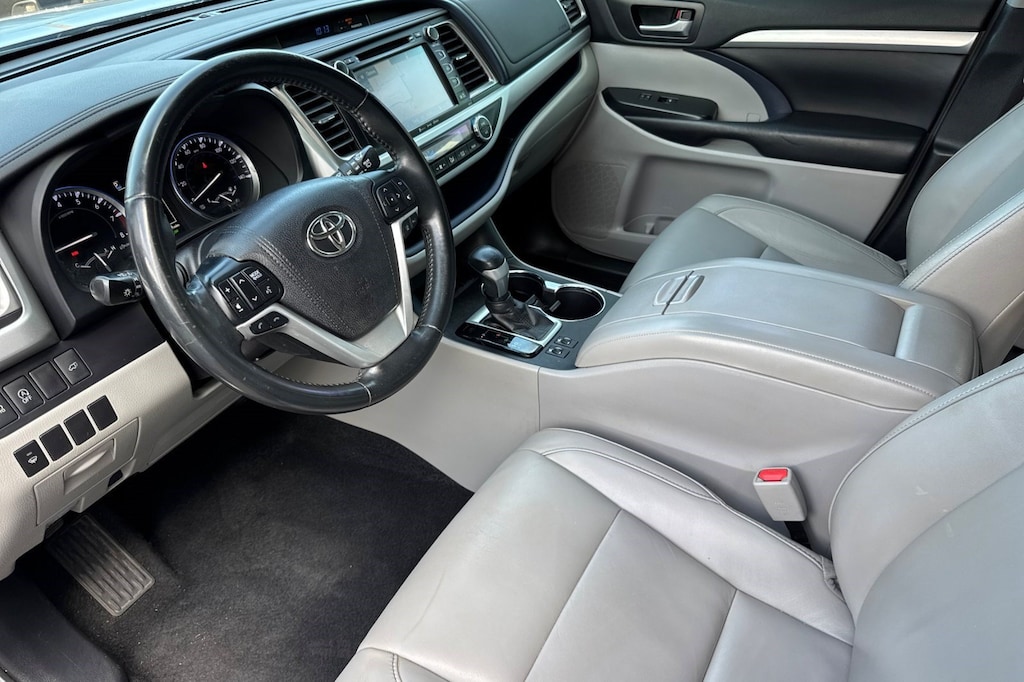 Used 2018 Toyota Highlander XLE V6 SUV