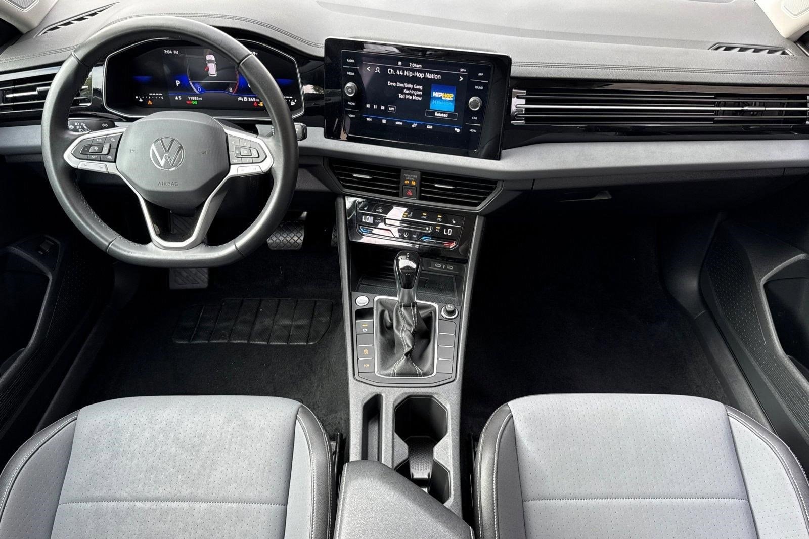 2025 Volkswagen Jetta SE - Photo 26